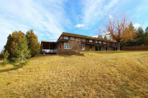 Charming, Spacious, Contemporary Mountain Retreat